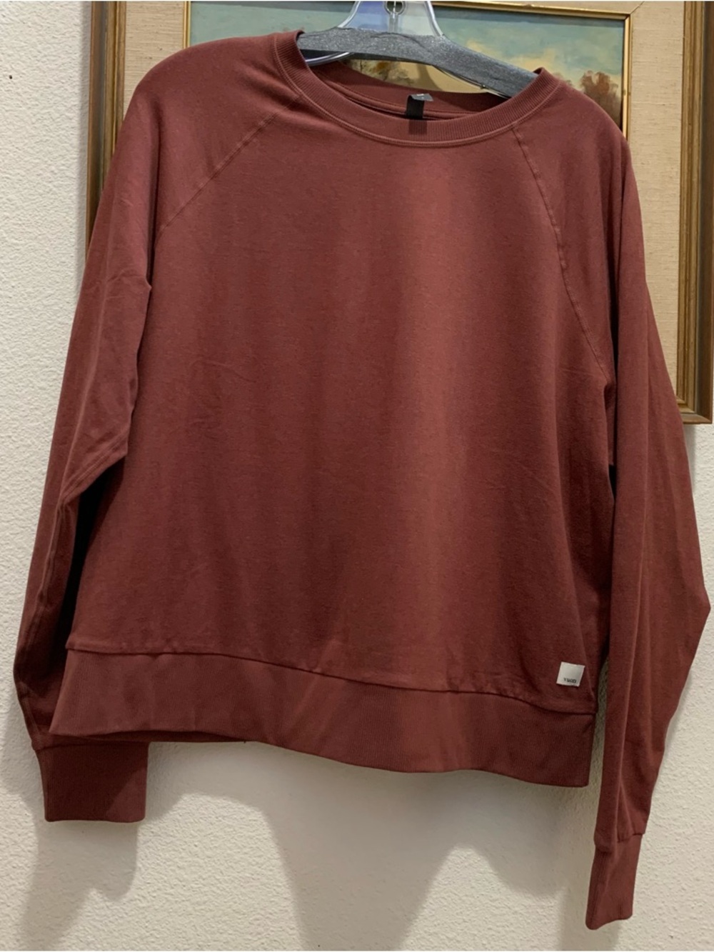 Vuori long sleeve sweatshirt  size large